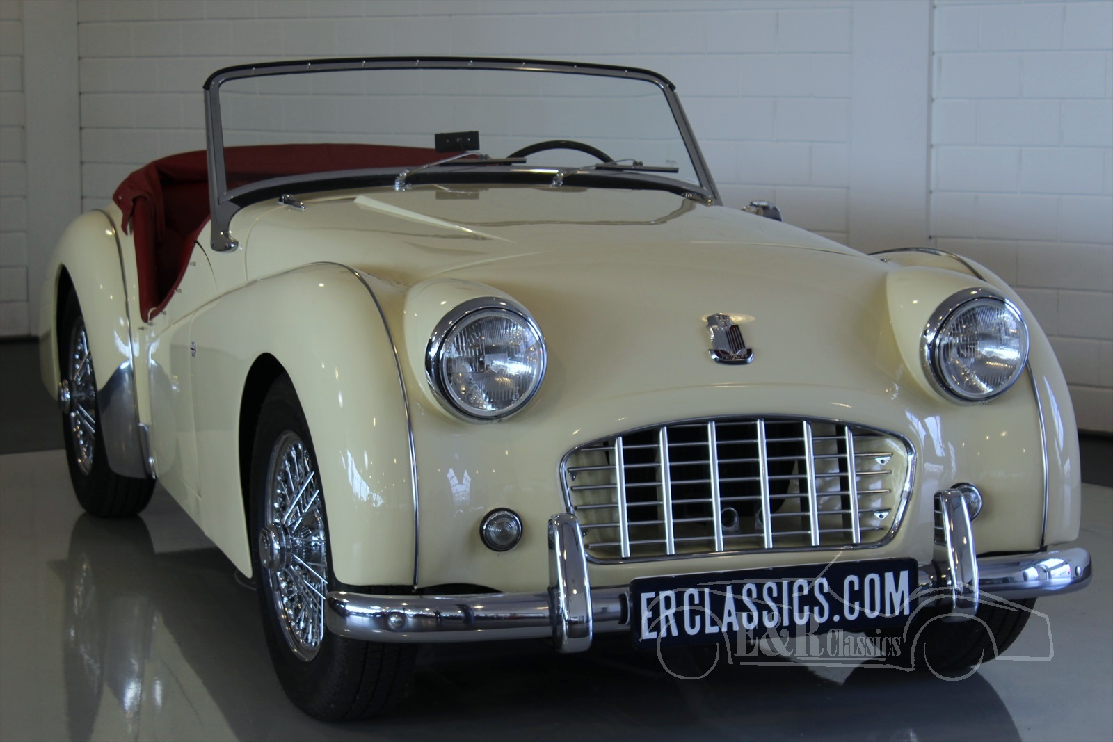 Englische Oldtimer. Mehr als 150 klassische Fahrzeuge vorrätig!